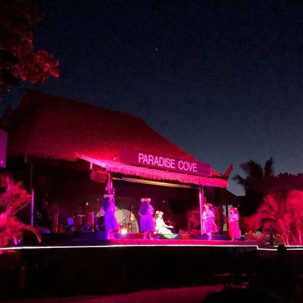 Das Foto wurde bei Paradise Cove Luau von Angela F. am 5/22/2019 aufgenommen