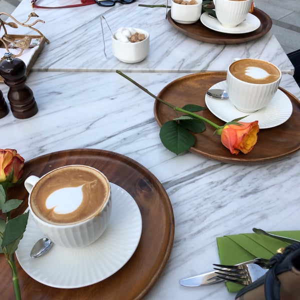 รูปภาพถ่ายที่ Jolie Café โดย Reem เมื่อ 1/3/2019