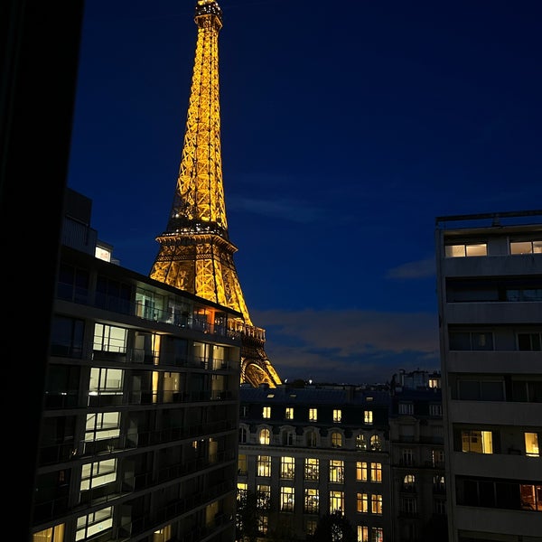 รูปภาพถ่ายที่ Hôtel Pullman Paris Tour Eiffel โดย Wejdan เมื่อ 11/3/2023