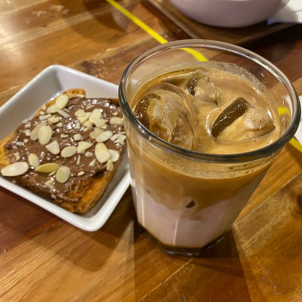 A hole in the wall coffee shop that can be found in Escolta’s Hub Make Lab. The menu is in fact interesting and I went for the Berg’s paired with Toast topped with Nutella Spread plus grilled cheese.