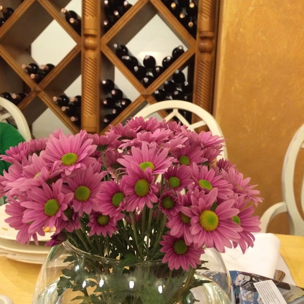 Снимок сделан в Salon Armenian Restaurant пользователем Ekaterina B. 11/2/2014