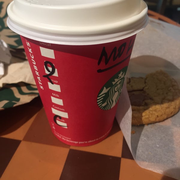 Das Foto wurde bei Starbucks von Mohammed A. am 12/17/2017 aufgenommen