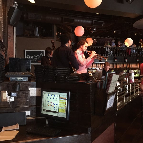 4/26/2015にAaron-Michael L.がGarage Restaurant &amp; Cafeで撮った写真