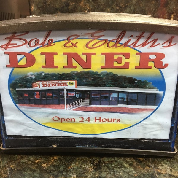Photo taken at Bob &amp; Edith&#39;s Diner by Spazzo on 12/19/2018