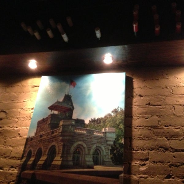 1/23/2014 tarihinde George Q.ziyaretçi tarafından Cava Wine Bar'de çekilen fotoğraf