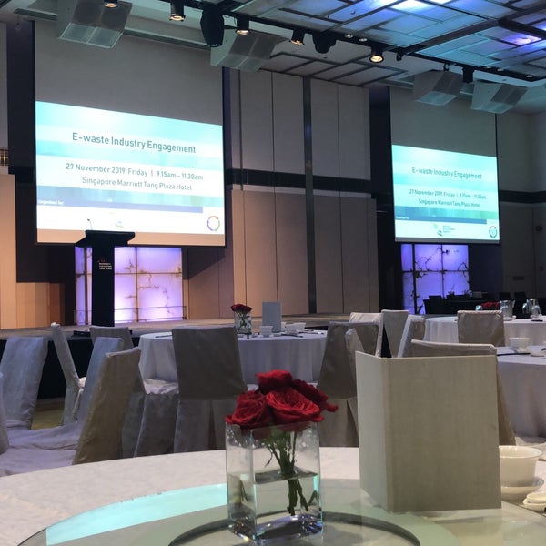 รูปภาพถ่ายที่ Singapore Marriott Tang Plaza Hotel โดย Donald K. เมื่อ 11/29/2019