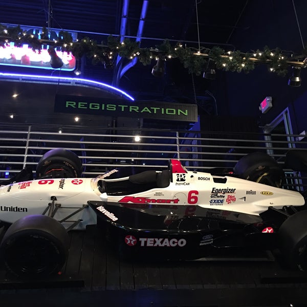 1/2/2016에 Alenis E.님이 Andretti Indoor Karting &amp; Games Roswell에서 찍은 사진