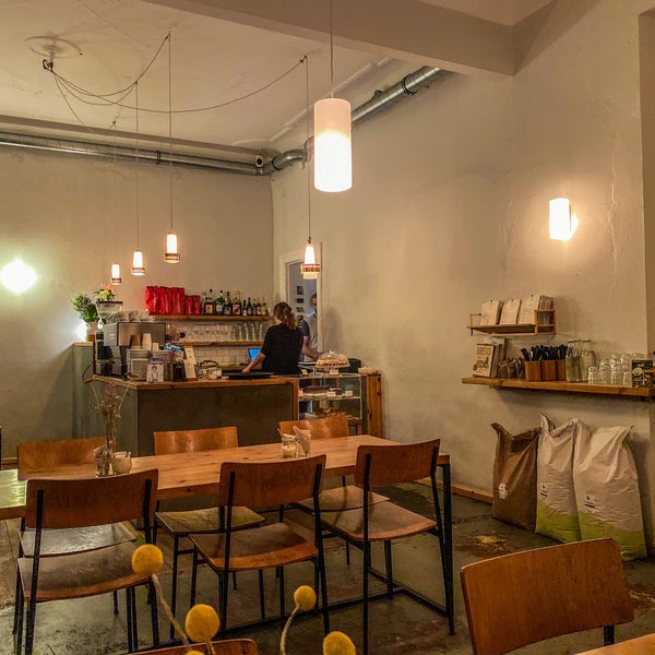 Foto tirada no(a) Neumanns Café por Andreas S. em 12/12/2019