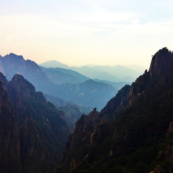 Роки маунтин вайоминг. Cloud peak. Горы туман столовая гора. Палатка треккинговая naturehike cloud peak 2p. Naturehike nh19sb005.