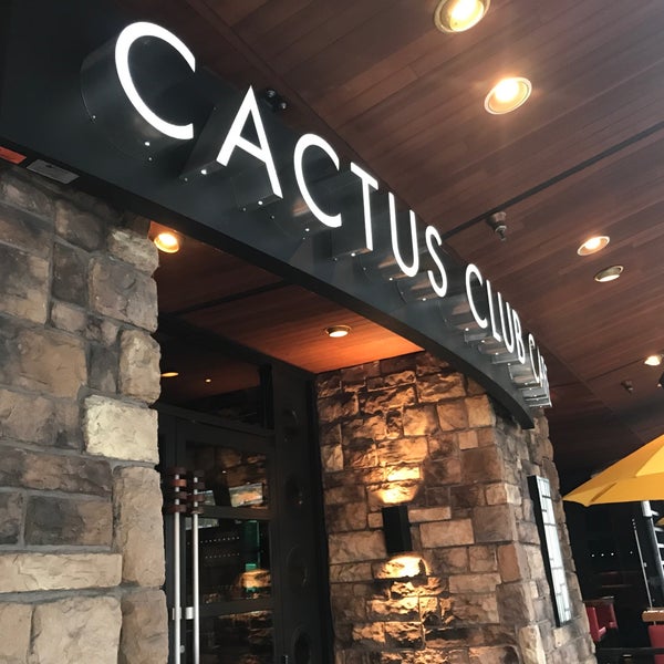 Foto scattata a Cactus Club Cafe da Dave D. il 9/10/2017