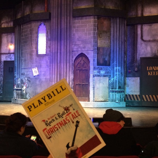 Снимок сделан в Broadway Playhouse пользователем Bonnie C. 12/22/2014