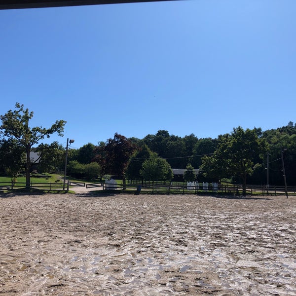 Foto tomada en Thomas School of Horsemanship Summer Day Camp &amp; Riding School  por Masayo K. el 9/7/2019