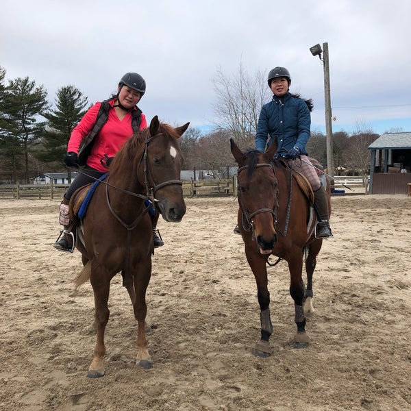 Foto tomada en Thomas School of Horsemanship Summer Day Camp &amp; Riding School  por Masayo K. el 3/23/2019