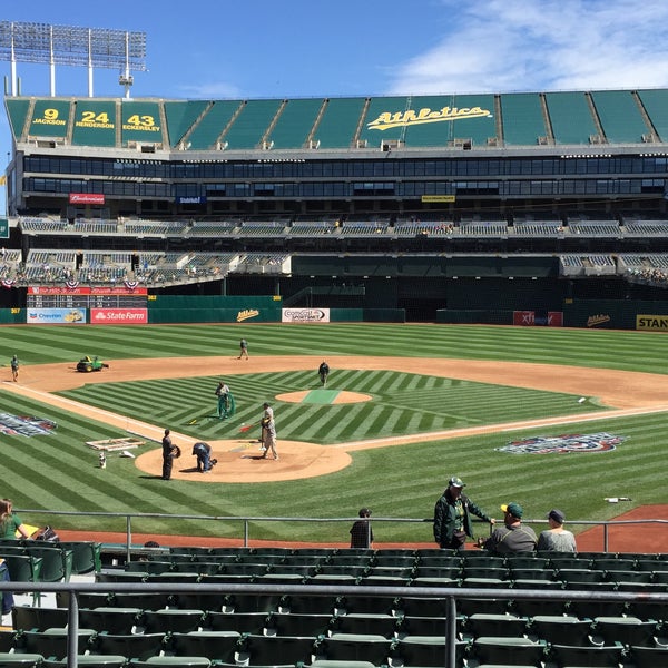 Снимок сделан в Oakland-Alameda County Coliseum пользователем Mike 4/11/2015