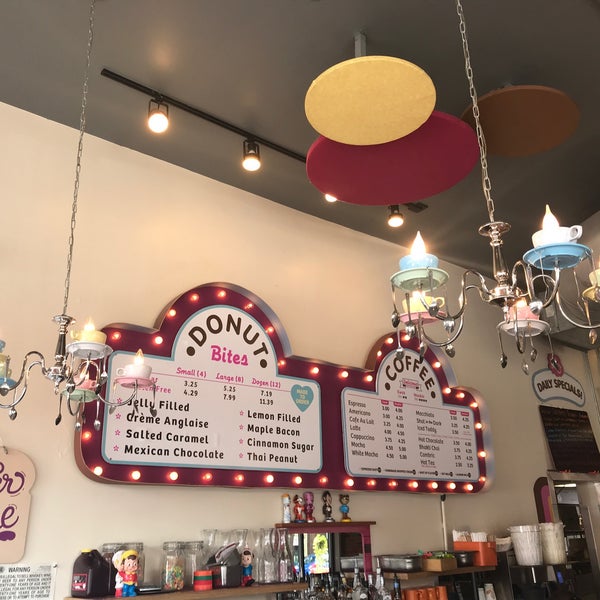 รูปภาพถ่ายที่ Jelly Cafe โดย Gwen K. เมื่อ 7/29/2018