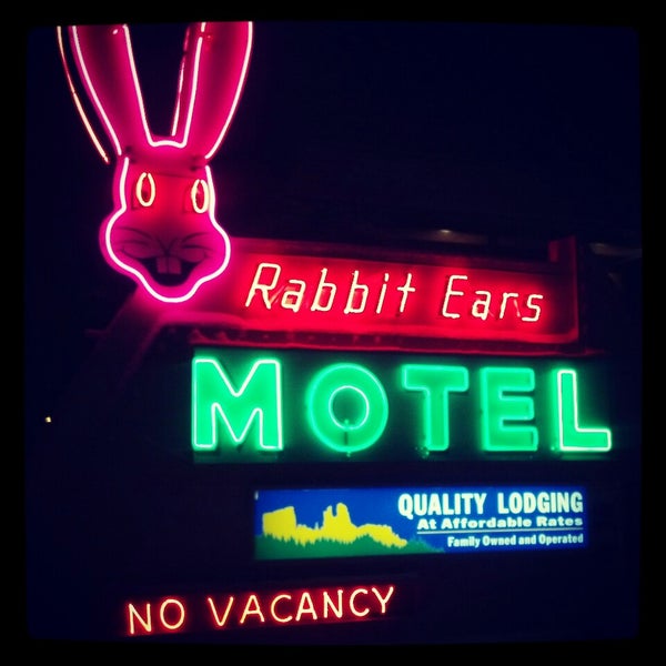 3/25/2013 tarihinde Megan B.ziyaretçi tarafından Rabbit Ears Motel'de çekilen fotoğraf