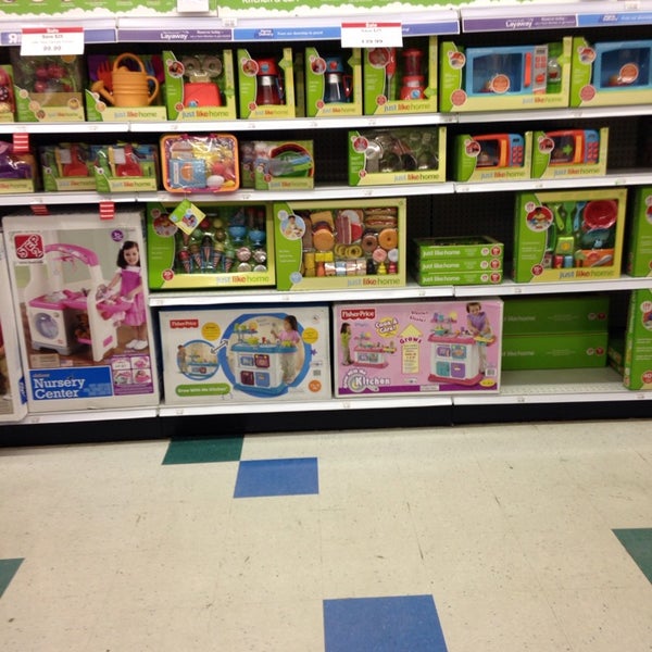 Photo taken at Toys"R"Us by Ms. J. on 4/5/2014