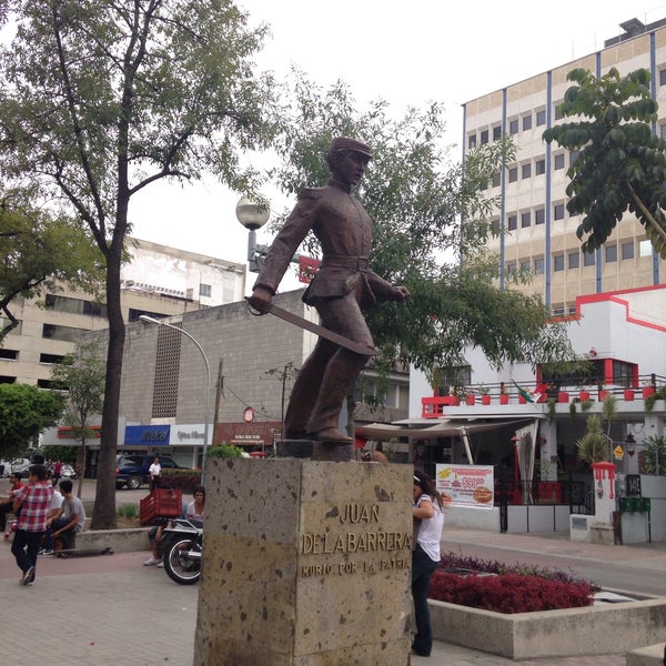 Photo taken at Paseo Chapultepec by Rafael Q. on 10/18/2015