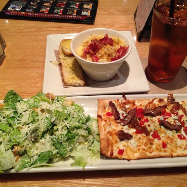 Photo taken at BJ&#39;s Restaurant &amp; Brewhouse by Pete Z. on 10/1/2013