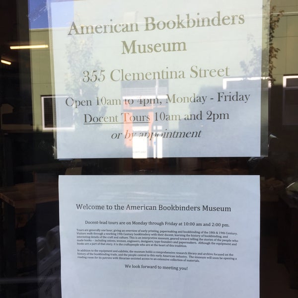 รูปภาพถ่ายที่ The American Bookbinders Museum โดย Nate F. เมื่อ 10/23/2015