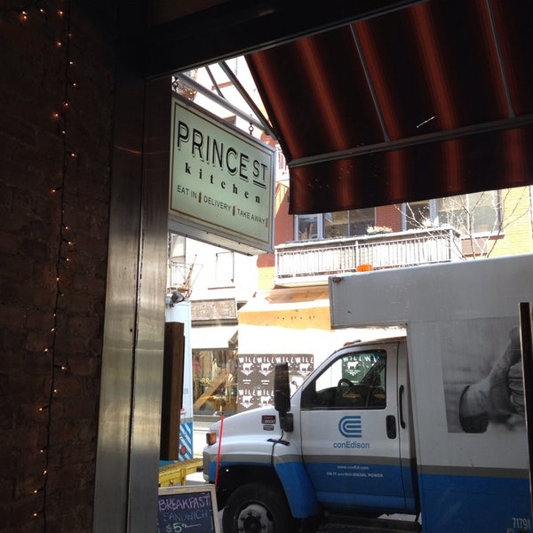 4/16/2014 tarihinde Nate F.ziyaretçi tarafından Prince Street Cafe'de çekilen fotoğraf