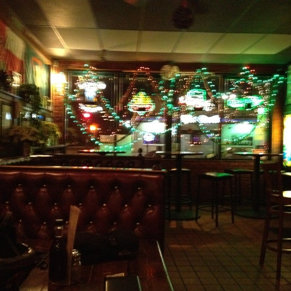 Foto scattata a Merlins Rest Pub da Nate F. il 12/25/2012