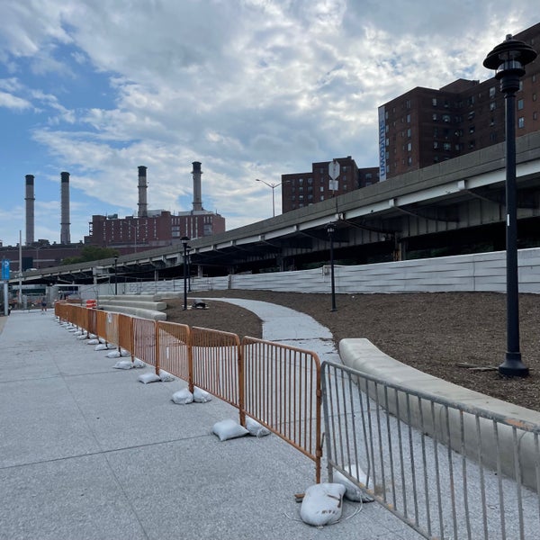 Stuyvesant Cove Park Park in Stuyvesant Town Peter Cooper Village