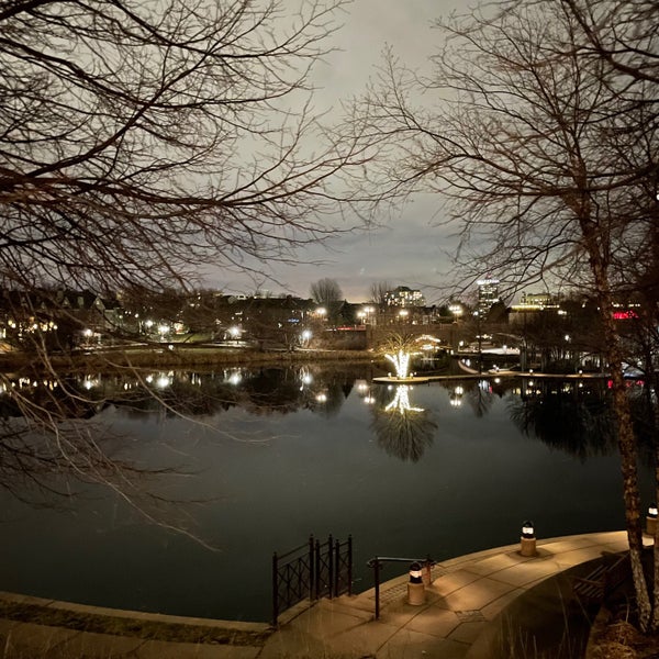 รูปภาพถ่ายที่ Centennial Lakes Park โดย Nate F. เมื่อ 12/27/2023
