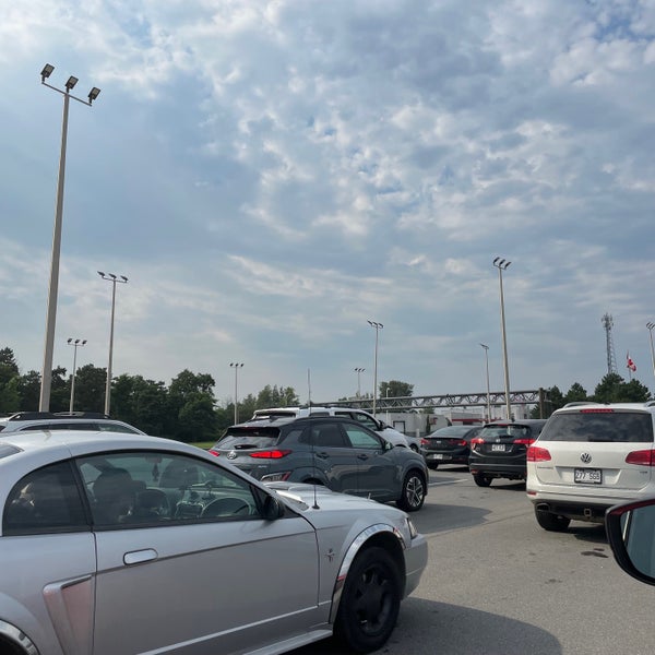 U.S./Canada Border ChamplainSt. Bernard de Lacolle Crossing 71 tips