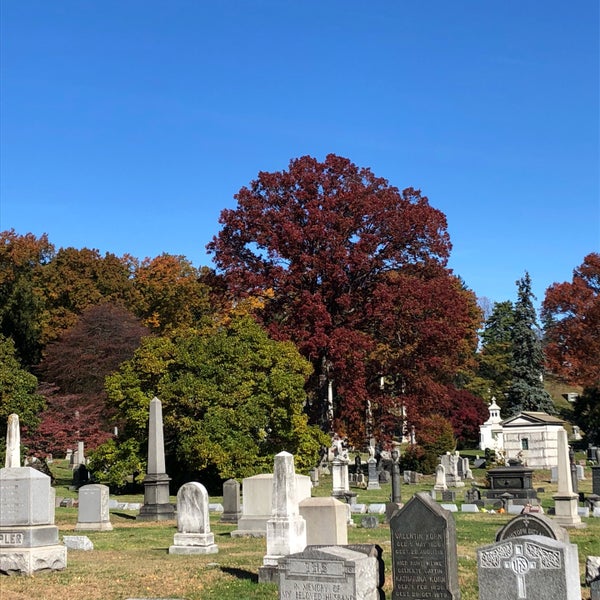 Foto tirada no(a) Green-Wood Cemetery por Nate F. em 11/4/2018