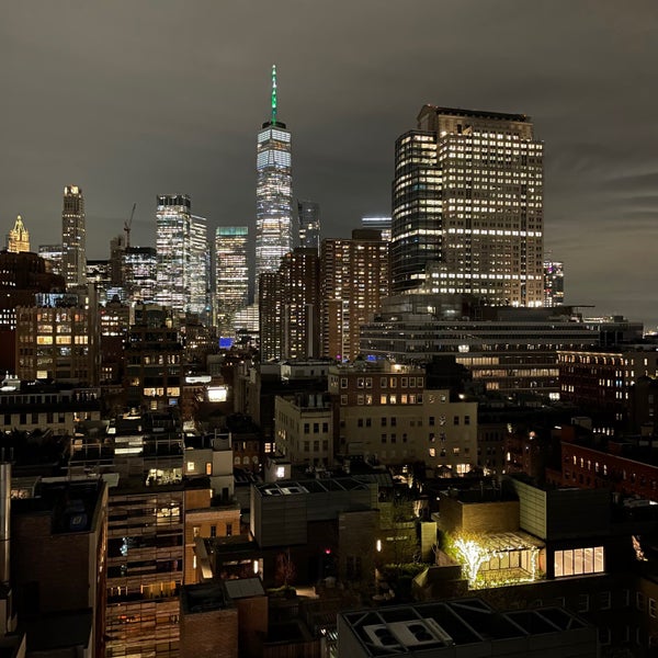 Foto tirada no(a) Tribeca Rooftop por Nate F. em 4/27/2022