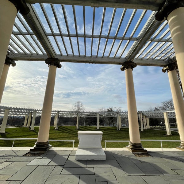 Foto diambil di Arlington National Cemetery oleh Nate F. pada 2/25/2023