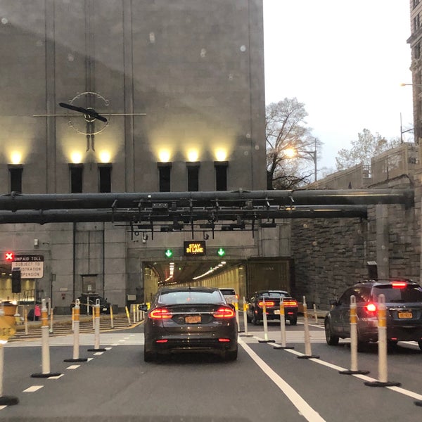 Foto tomada en Hugh L. Carey Tunnel  por Nate F. el 11/22/2020