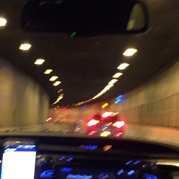 Foto tirada no(a) Hugh L. Carey Tunnel por Nate F. em 12/9/2016