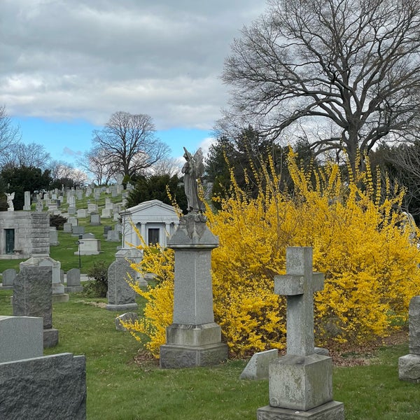 รูปภาพถ่ายที่ Green-Wood Cemetery โดย Nate F. เมื่อ 4/7/2024