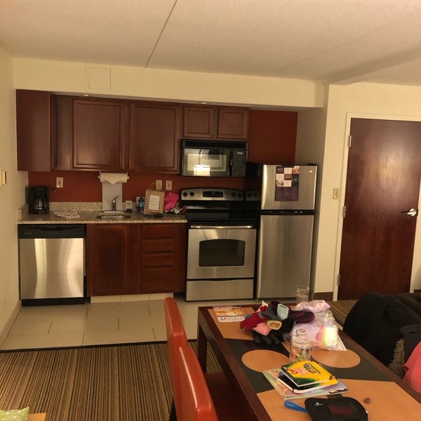 Foto scattata a Residence Inn by Marriott Minneapolis Edina da Nate F. il 12/26/2018