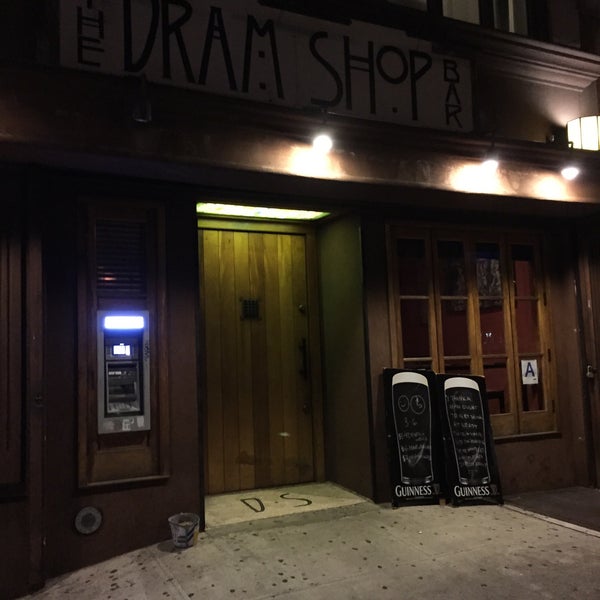Foto tirada no(a) The Dram Shop por Nate F. em 6/16/2015