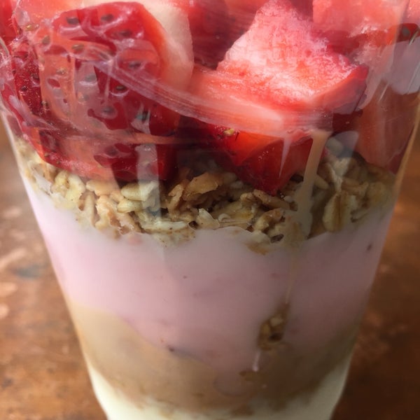 strawberry and yogurt parfait