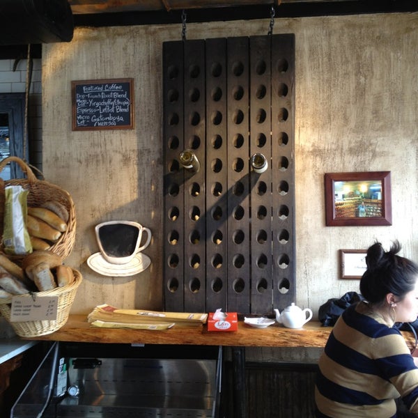 3/1/2013 tarihinde Nate F.ziyaretçi tarafından Cammareri Bakery &amp; Cafe'de çekilen fotoğraf