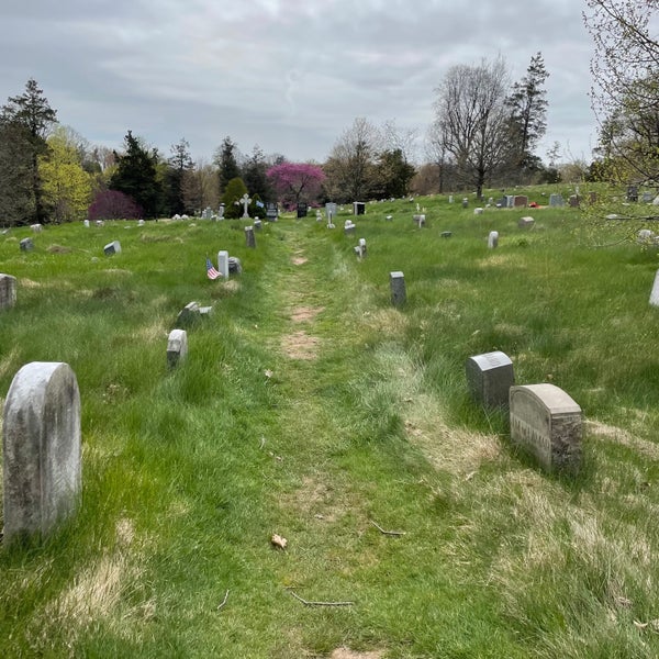 Foto tomada en Green-Wood Cemetery  por Nate F. el 4/19/2024