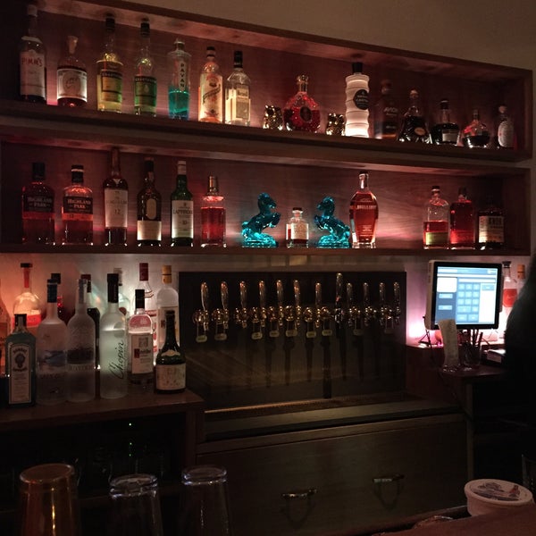 Foto diambil di Parish Cocktail Bar oleh Nate F. pada 11/8/2015