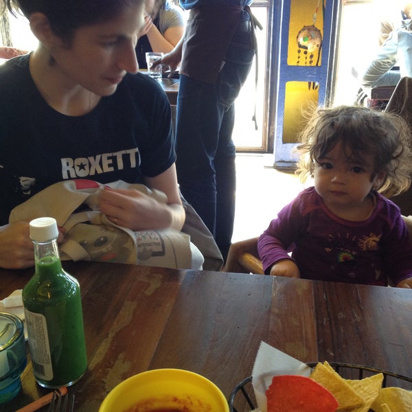 4/6/2013 tarihinde Nate F.ziyaretçi tarafından Burrito Bar &amp; Kitchen'de çekilen fotoğraf