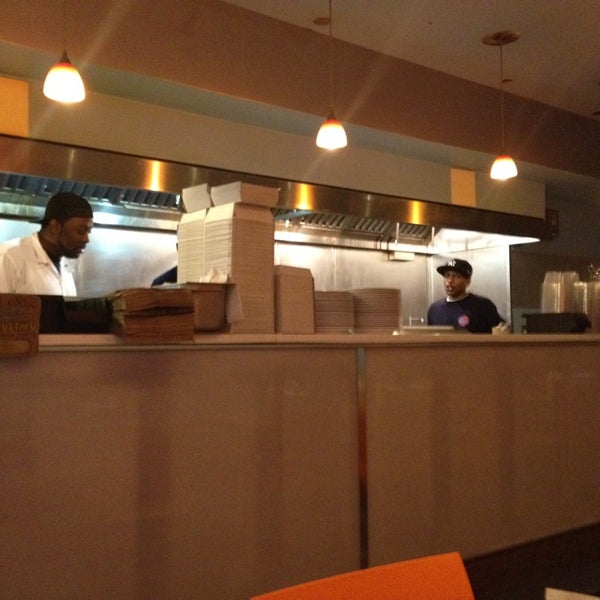 1/21/2013 tarihinde Nate F.ziyaretçi tarafından 67 Burger'de çekilen fotoğraf