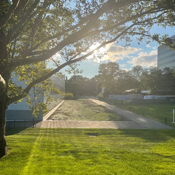 รูปภาพถ่ายที่ Corning Museum of Glass โดย Nate F. เมื่อ 8/27/2023