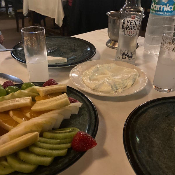 Das Foto wurde bei Hayma Restaurant von Emrah am 5/14/2022 aufgenommen