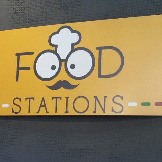Foto tirada no(a) Food Stations por Hikmet C. em 8/13/2014