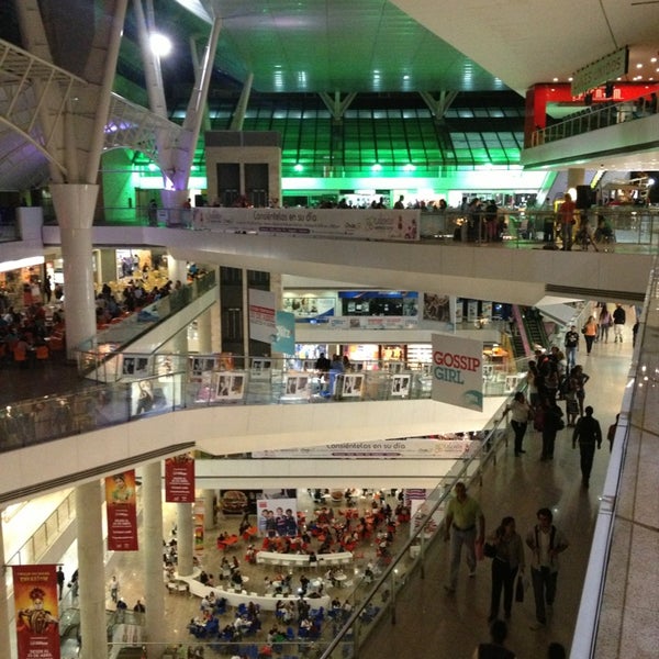 รูปภาพถ่ายที่ Millennium Mall โดย JesusSanch เมื่อ 5/4/2013