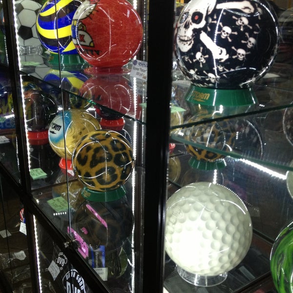 светящийся футбольный мяч. боулинг c черепашкой настольная игра. боулинг черепаха на семеновской. боулинг черепаха на семеновской. клуб черепаха на семеновской.