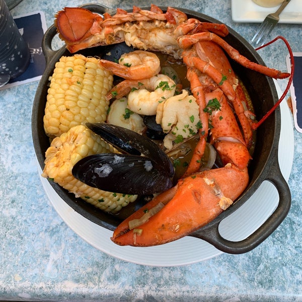 Foto diambil di Harry&#39;s Oyster Bar &amp; Seafood oleh Al ⋆. pada 7/8/2019