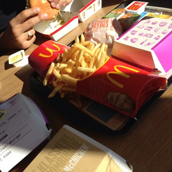 Photo prise au McDonald&#39;s par Elif Y. le10/1/2013